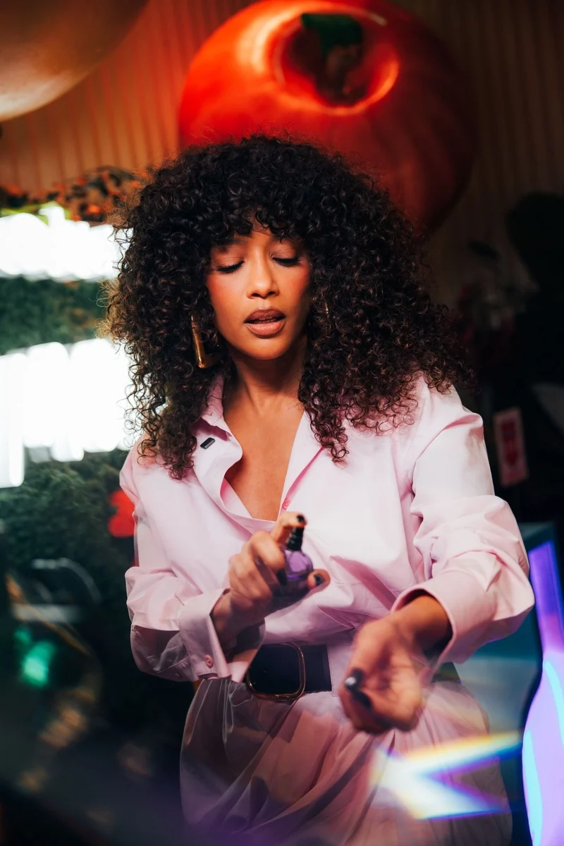 Taís Araujo reflete sobre música, beleza prática e diversidade