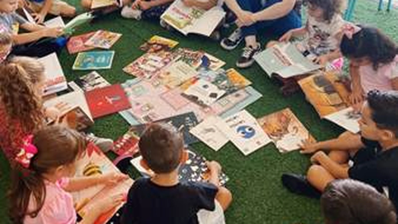 telas desafiam escola e familia na formacao de novos leitores featured