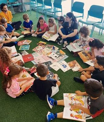 Telas desafiam escola e familia na formacao de novos leitores