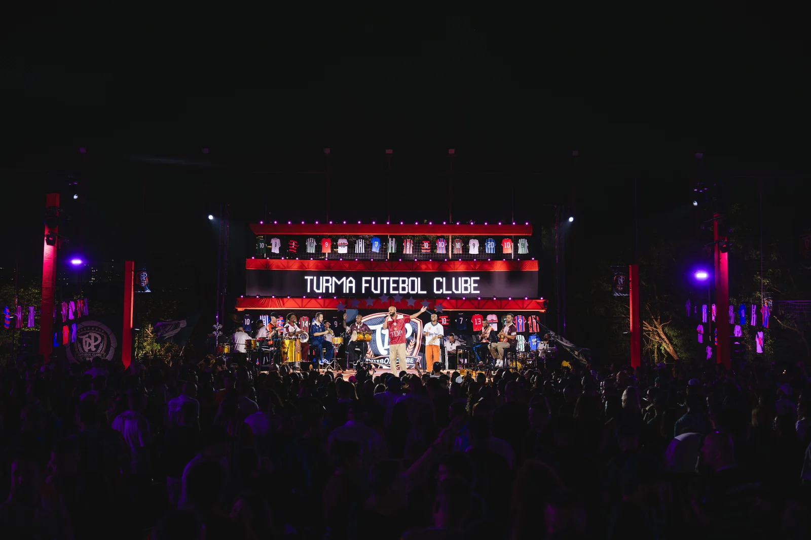 Turma do Pagode une futebol e samba em álbum de 17 faixas 1 Turma do Pagode une futebol e samba em álbum de 17 faixas