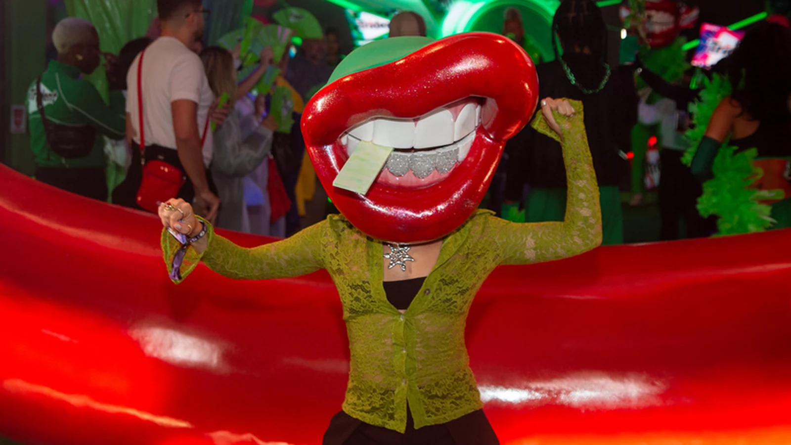 valen bandeira mistura renda verde e couro no rock in rio 2026 featured