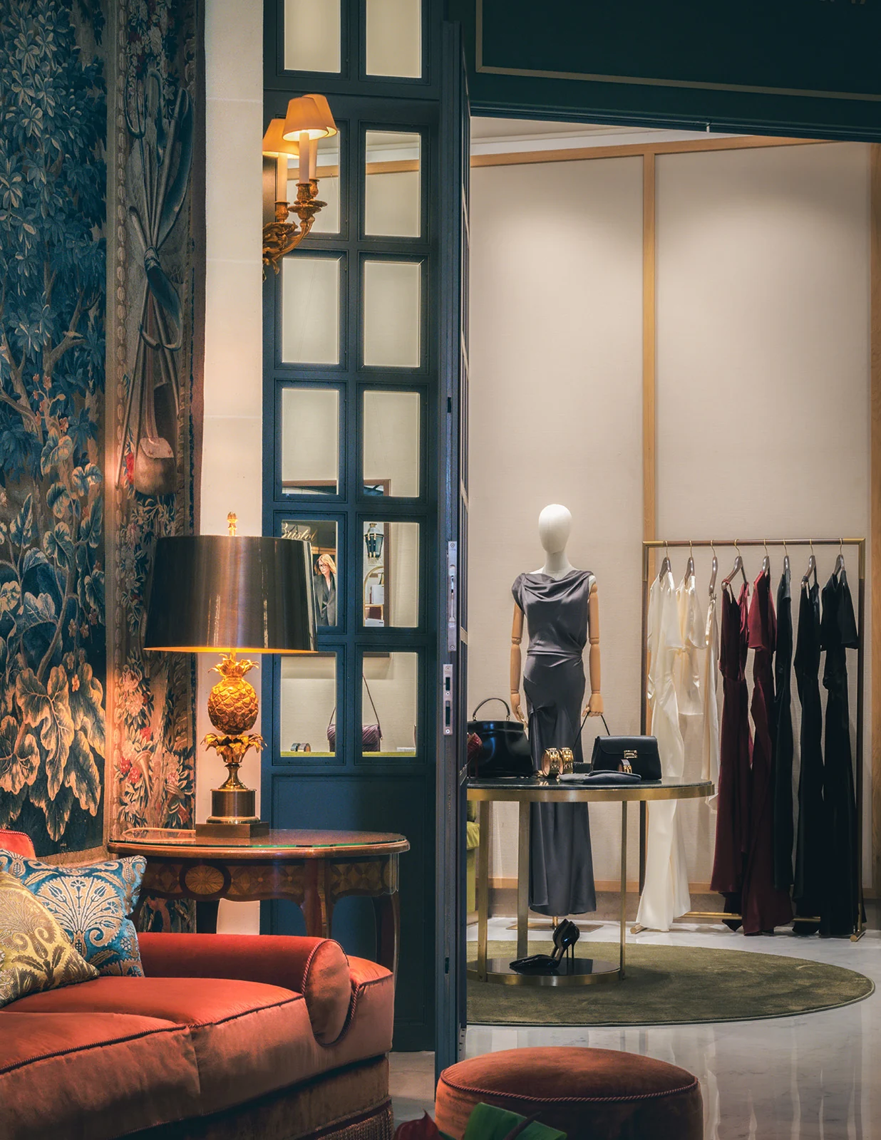 Victoria Beckham abre pop-up inédita no Le Bristol Paris