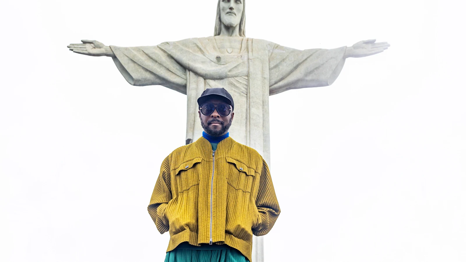 Will.i.am contempla o Rio do alto do Cristo Redentor após festival will i am contempla o rio do alto do cristo redentor apos festival featured