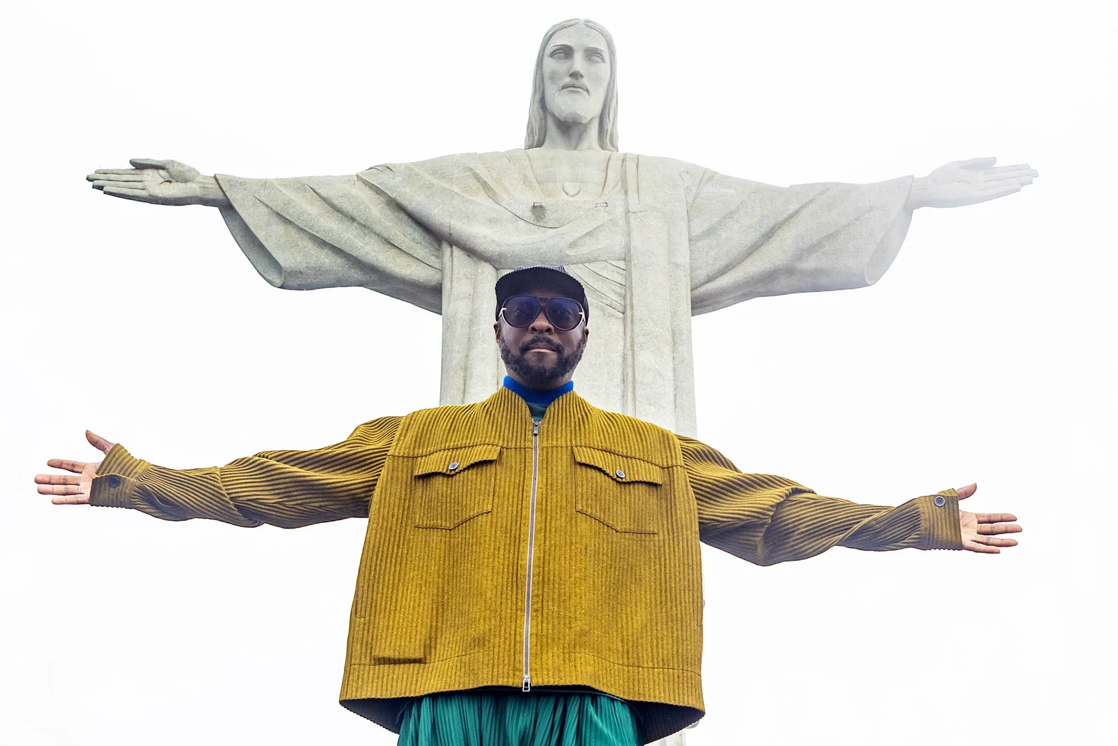 Will.i.am contempla o Rio do alto do Cristo Redentor após festival 1 Will.i.am contempla o Rio do alto do Cristo Redentor após festival