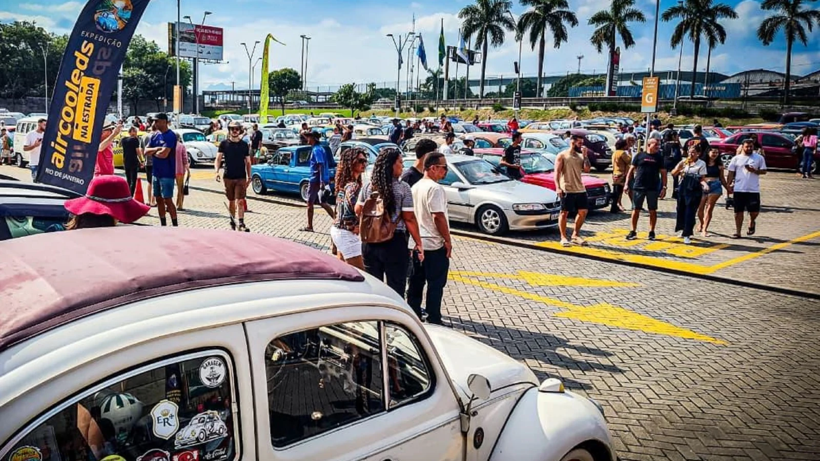 carros antigos e mercado de pulgas ocupam o carioca shopping featured