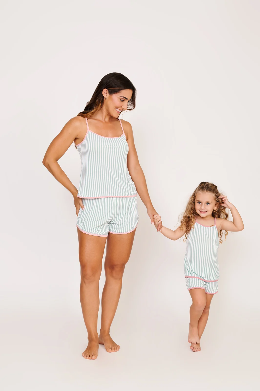 Coleção infantil aposta no estilo mãe e filha com tecidos sustentáveis