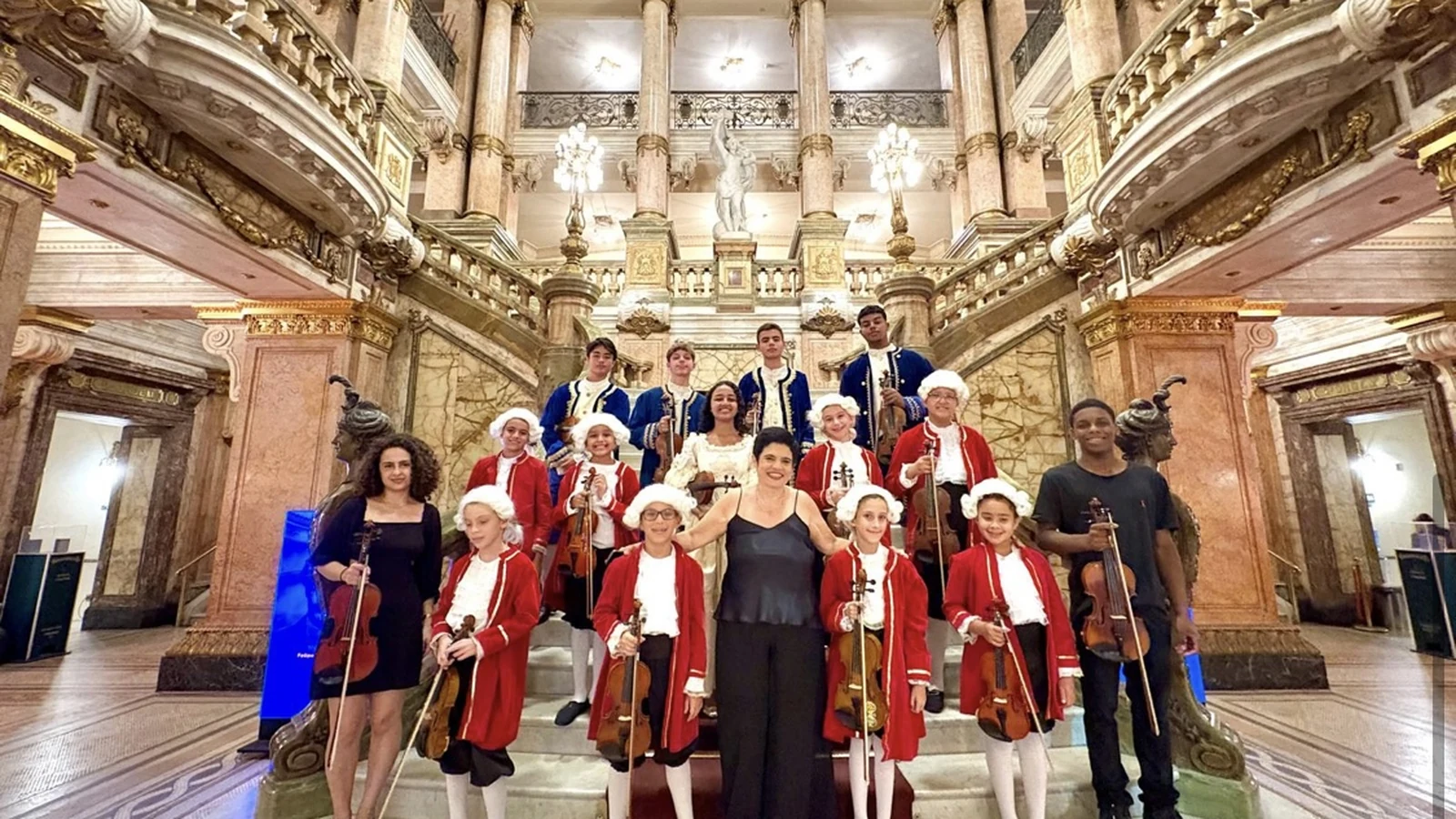 criancas violinistas unem erudito e mpb no palco do theatro municipal featured