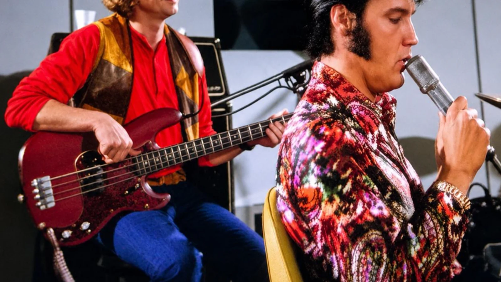 elvis presley volta aos palcos do brasil com baixista original featured