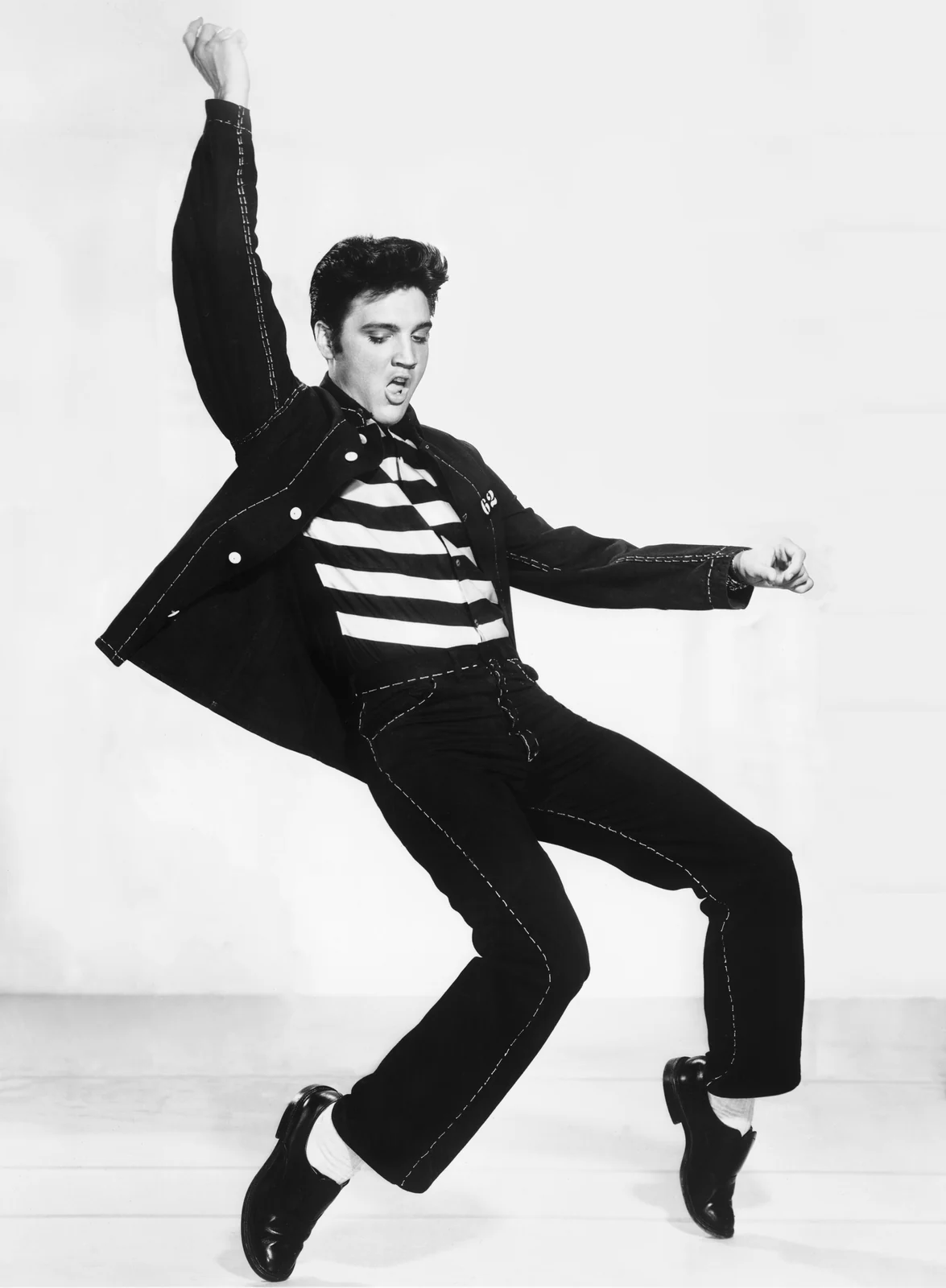 Elvis Presley volta aos palcos do Brasil com baixista original