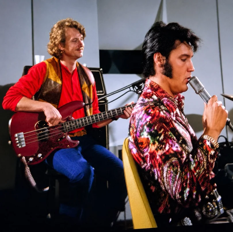 Elvis Presley volta aos palcos do Brasil com baixista original