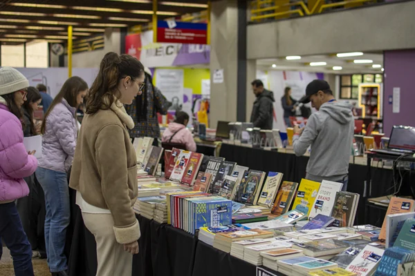 Encontro literário expõe processos criativos de Cristovão Tezza e Aline Bei