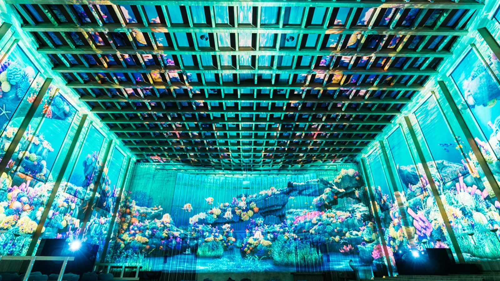 exposicao imersiva recria o fundo do mar no nubank arte lab featured