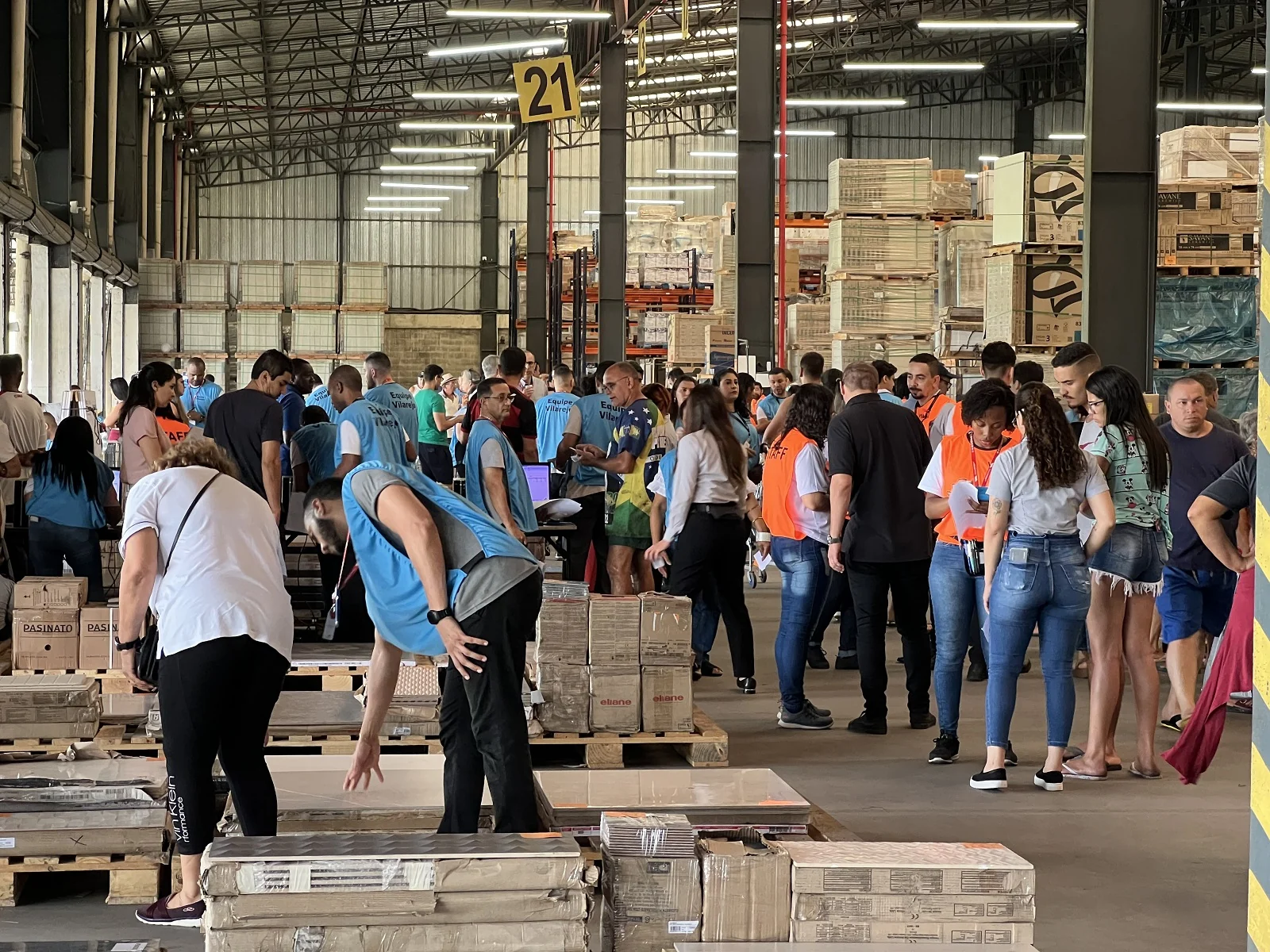 Feirão Vilarejo oferece materiais abaixo do custo neste domingo