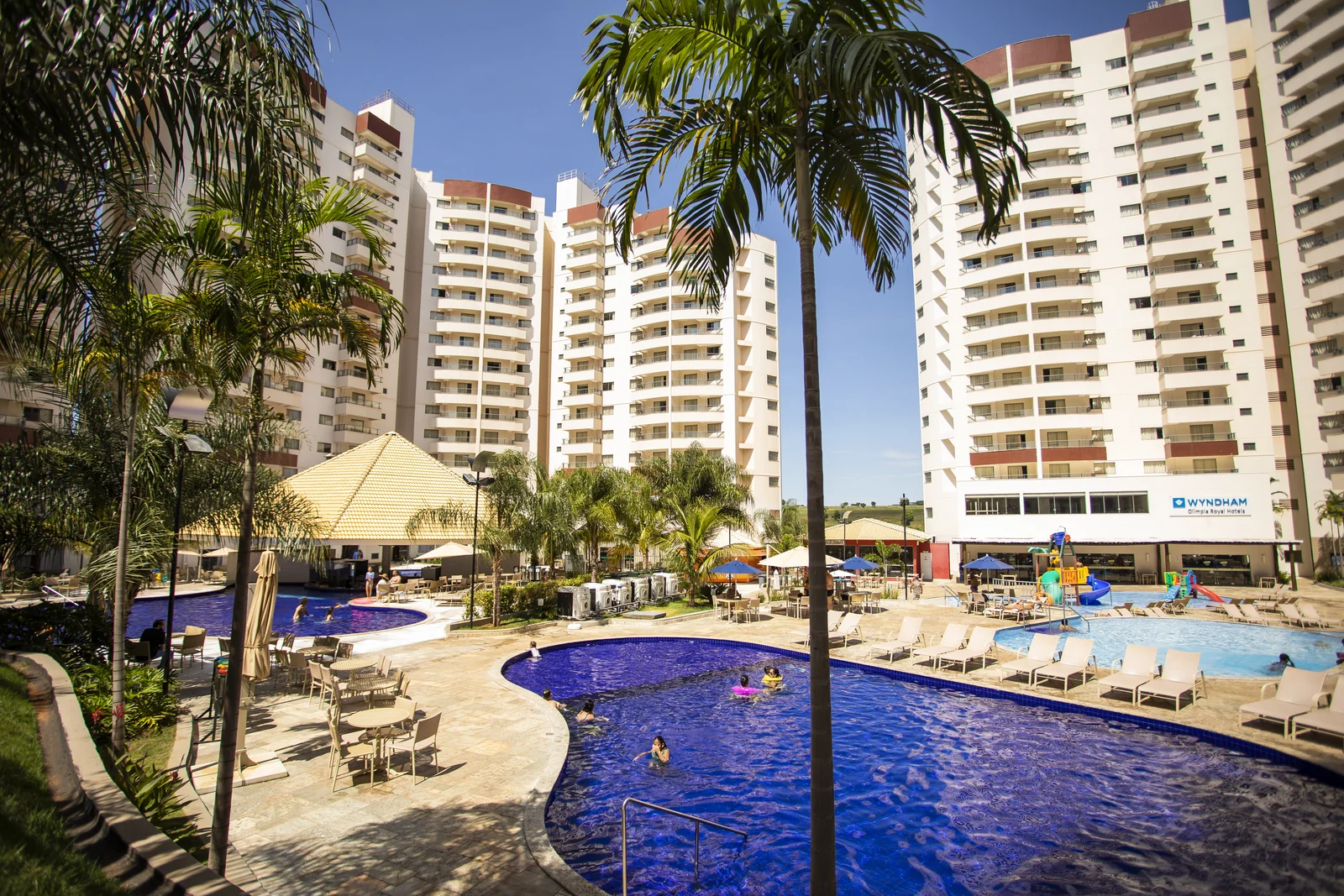 Festival BBQ reúne 8 horas de open bar, churrasco e shows em resort