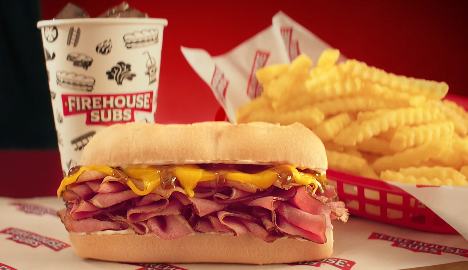 Firehouse Subs celebra o Dia do Sanduíche com combo em promoção e frete grátis