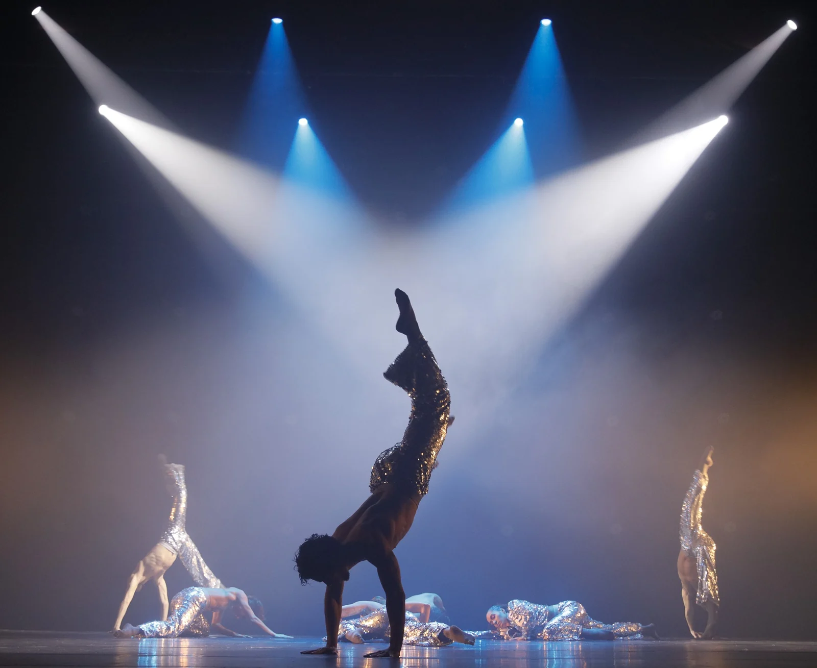 Focus Cia de Dança une Ney Matogrosso e Bosch em palco de Uberlândia