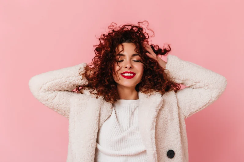 Frizz, quebra e opacidade: o que cada sinal revela no cabelo