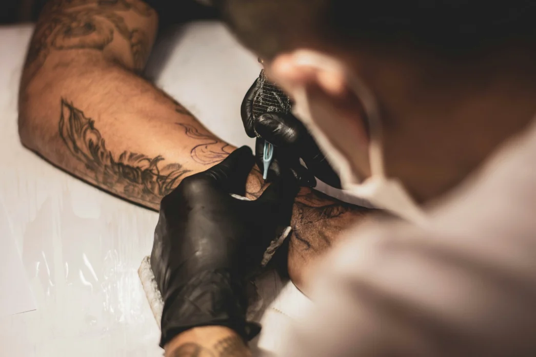 Fundador da Tattoo Week esclarece mitos e verdades sobre tatuagem