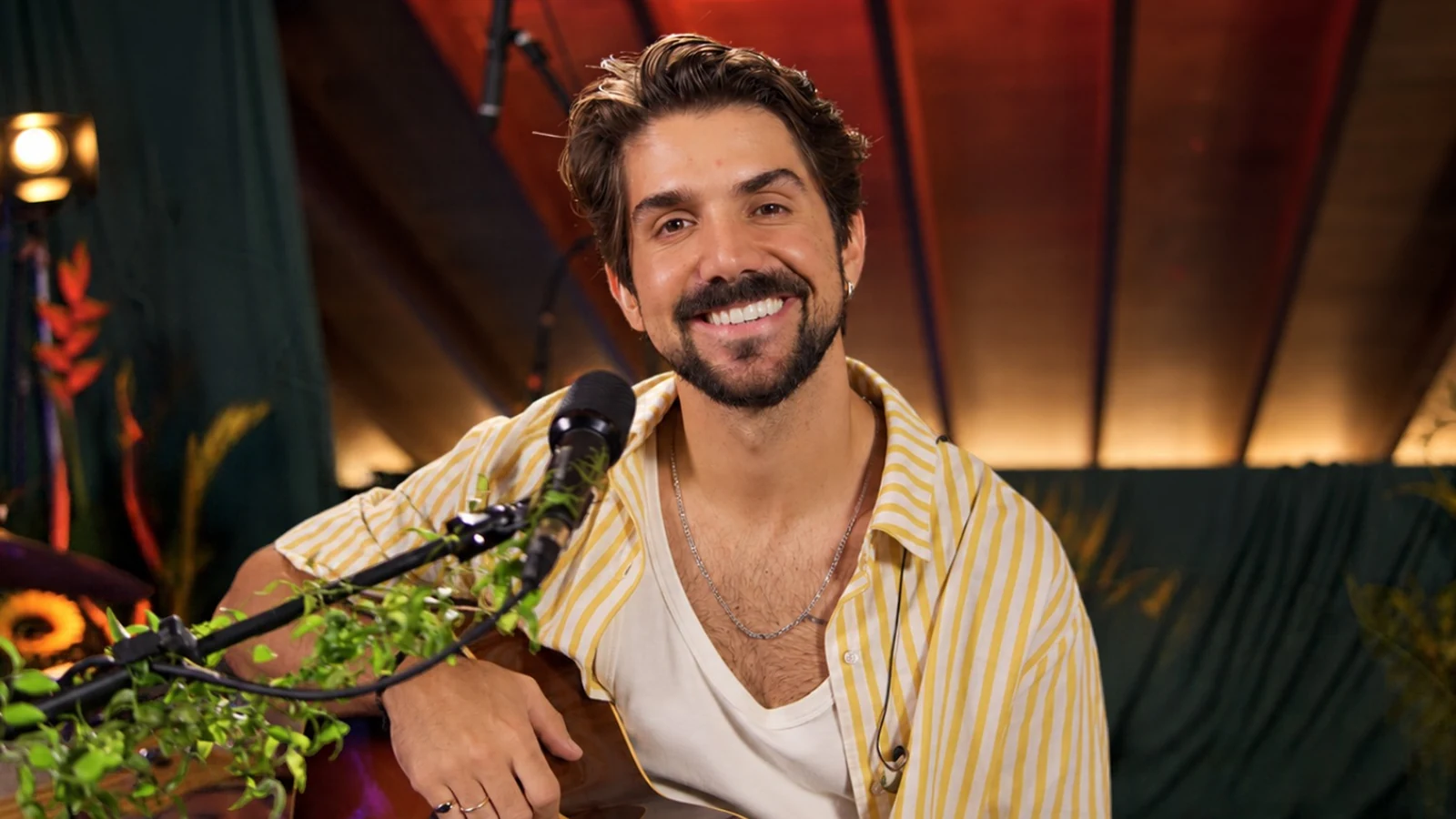 Gabriel Gonti mergulha na MPB e Pop em novo EP gravado ao vivo gabriel gonti mergulha na mpb e pop em novo ep gravado ao vivo featured