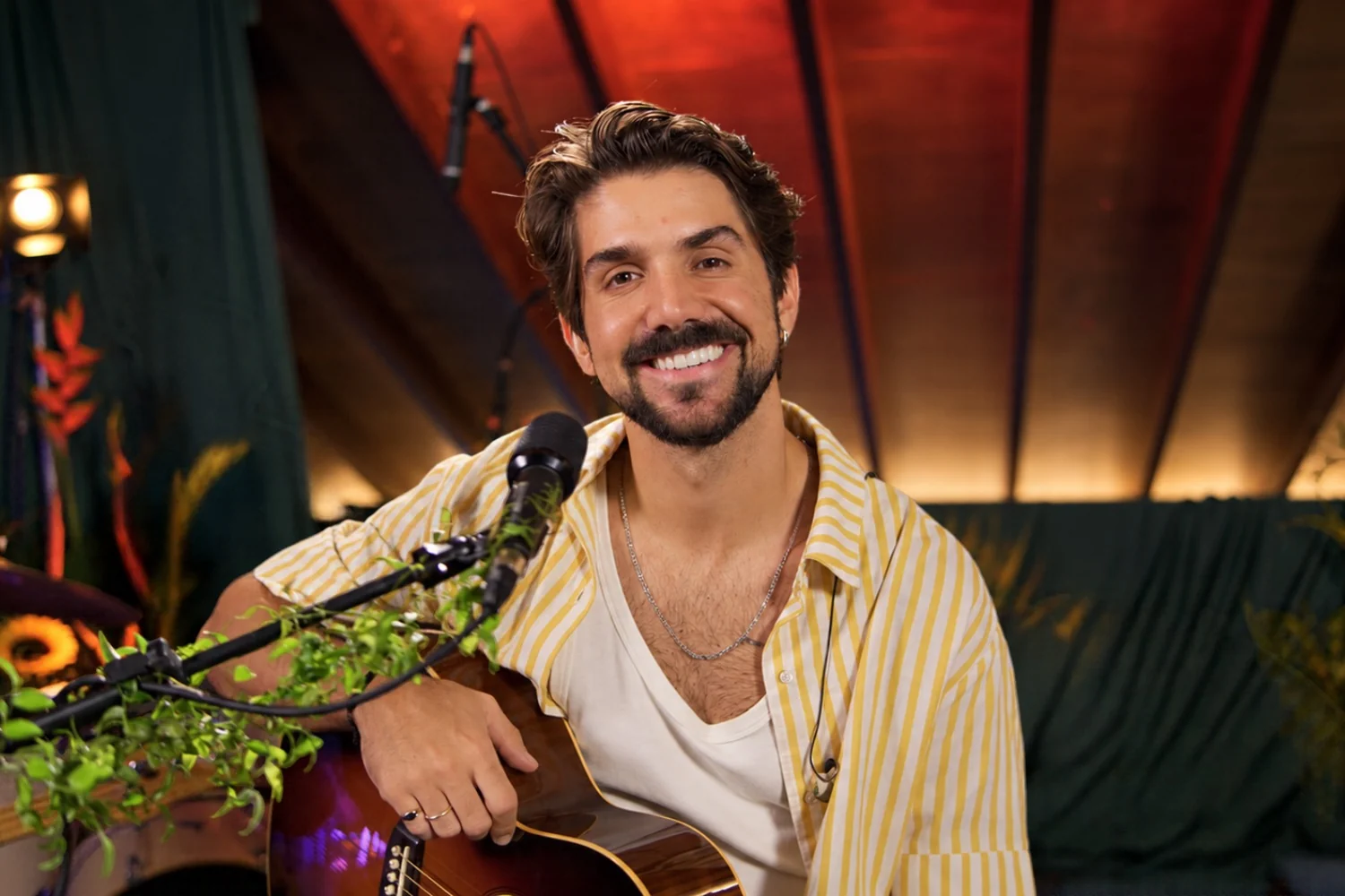 Gabriel Gonti mergulha na MPB e Pop em novo EP gravado ao vivo 1 Gabriel Gonti mergulha na MPB e Pop em novo EP gravado ao vivo