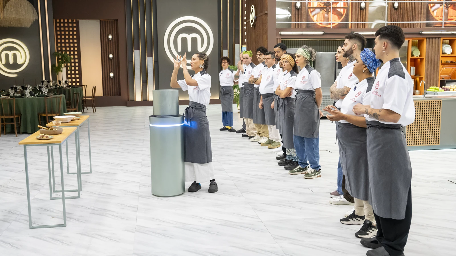 Henrique Fogaça exige perfeição em prova de serviço no MasterChef henrique fogaca exige perfeicao em prova de servico no masterchef featured