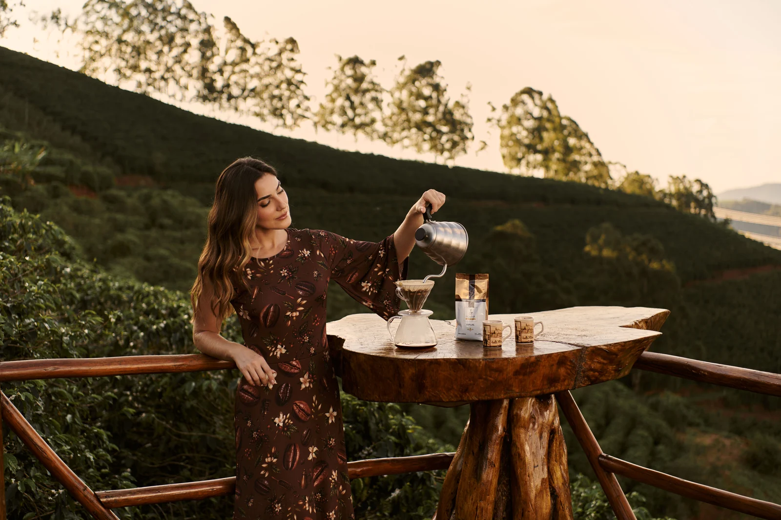 Herança do café transforma polo de confecção na serra com moda upcycling