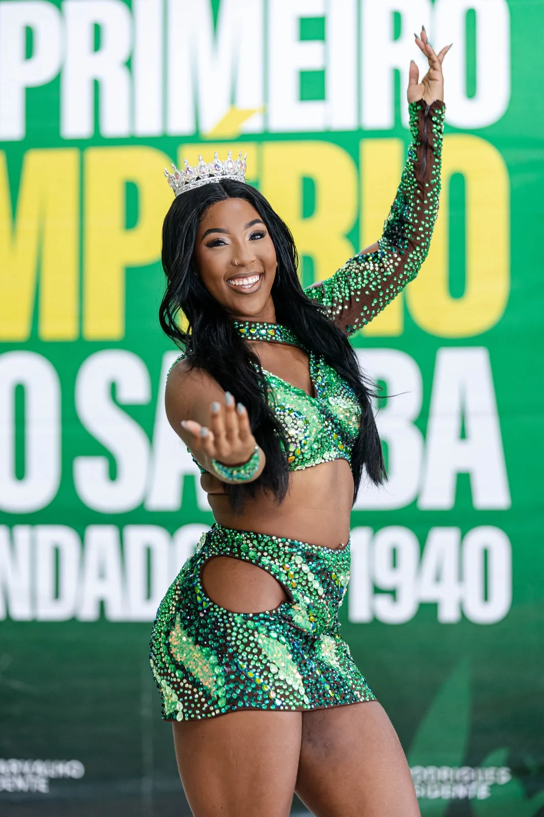 Império da Tijuca coroa Karol como nova rainha de bateria para 2027
