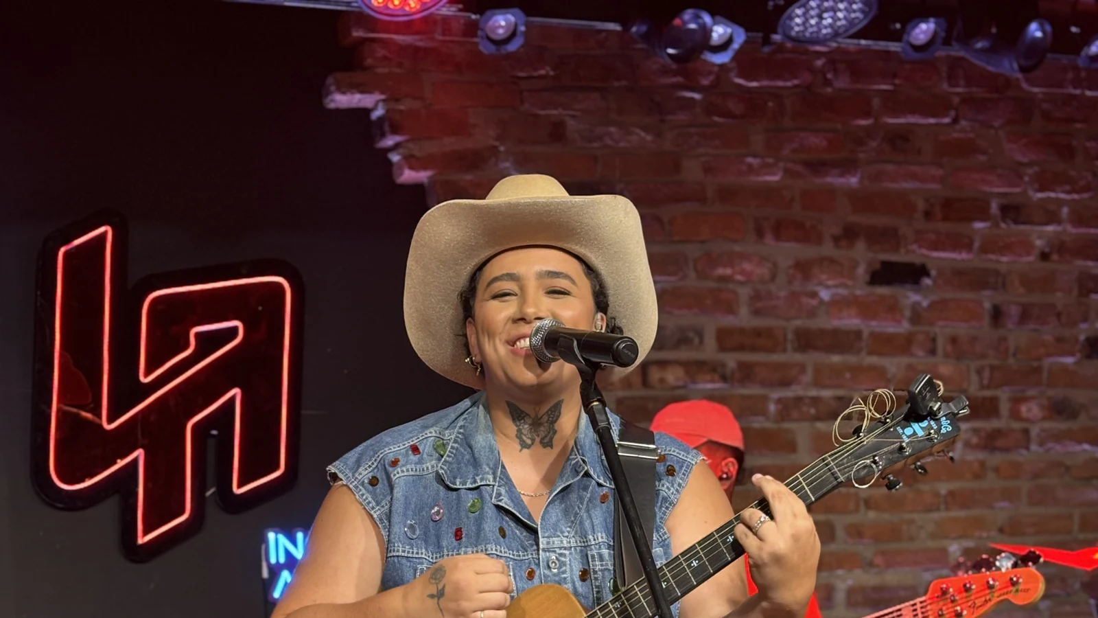 ingrid muller leva show de sertanejo gratuito ao west shopping featured