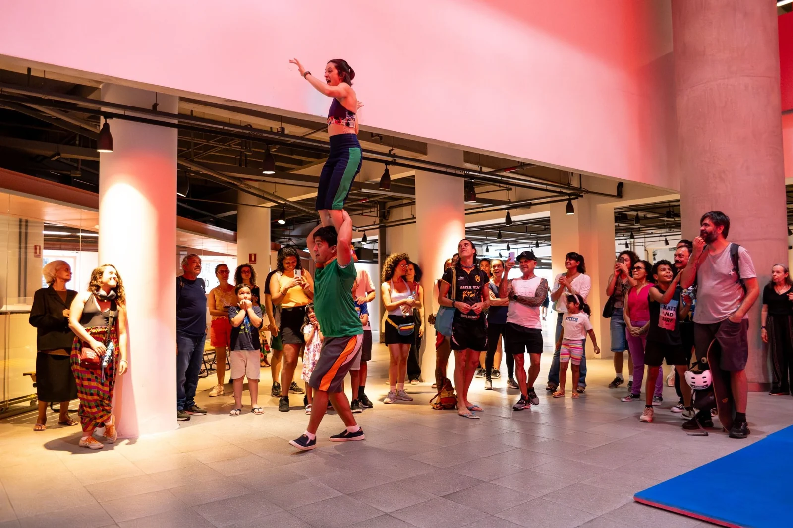 Intervenção urbana acrobática percorre seis cidades do Rio de Janeiro 1 Intervenção urbana acrobática percorre seis cidades do Rio de Janeiro