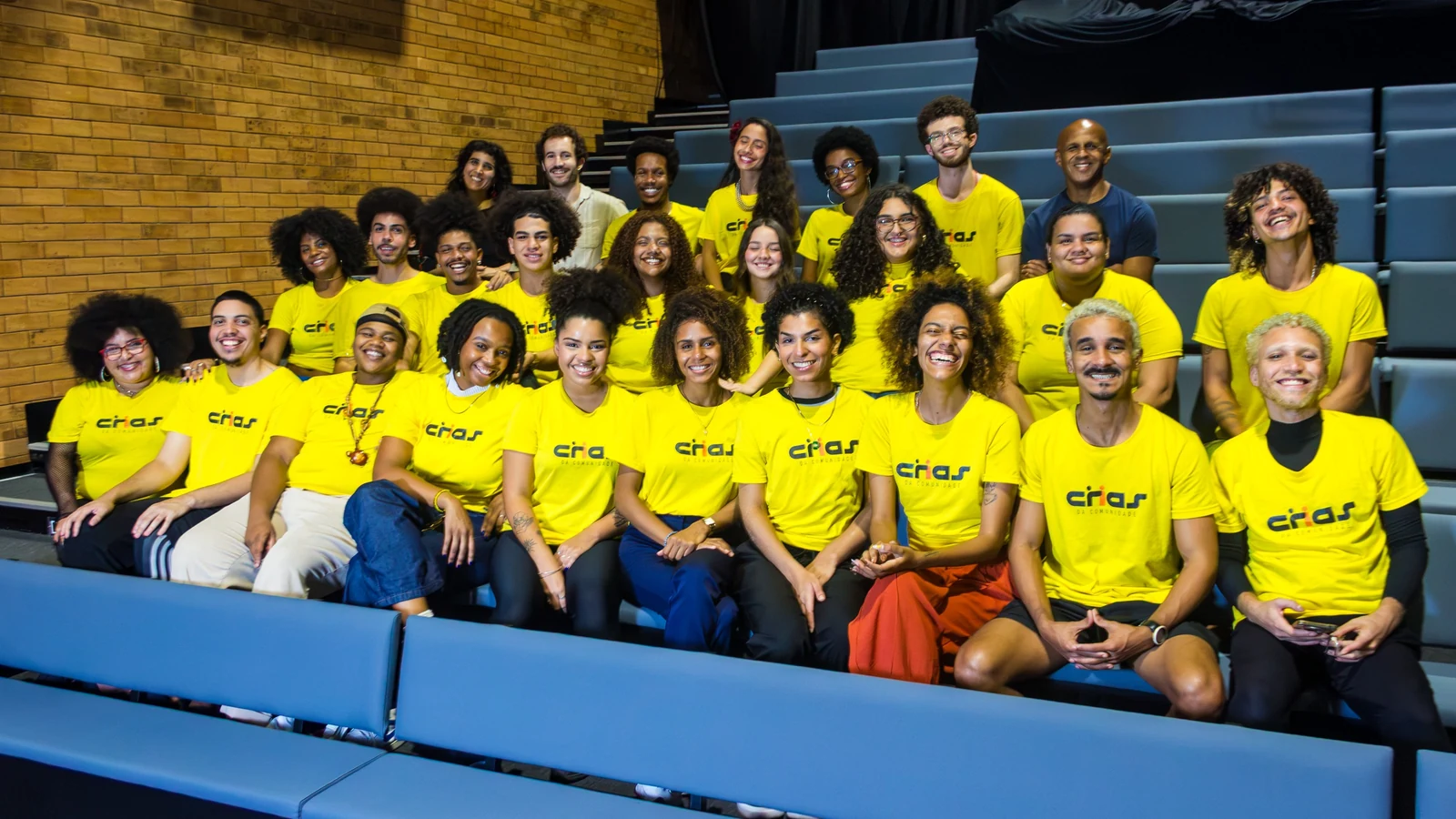 jovens do rio encenam dilema de brecht sobre vida e coletividade featured
