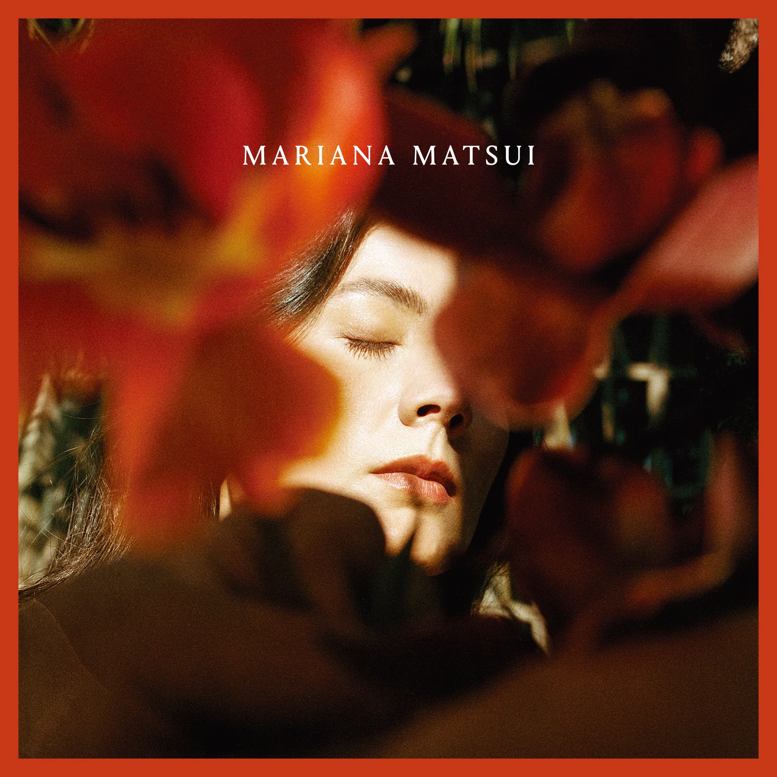 Mariana Matsui conecta Brasil e Japão em álbum com lendas da música