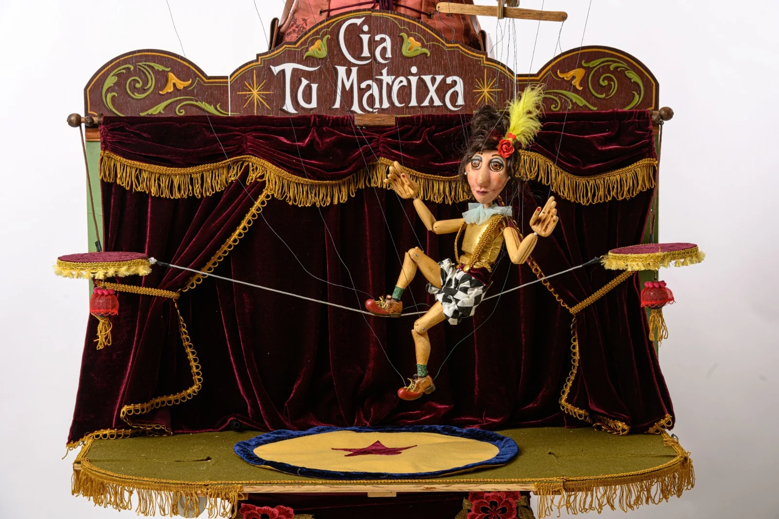 Marionetes resgatam memórias esquecidas de antigas artistas do circo