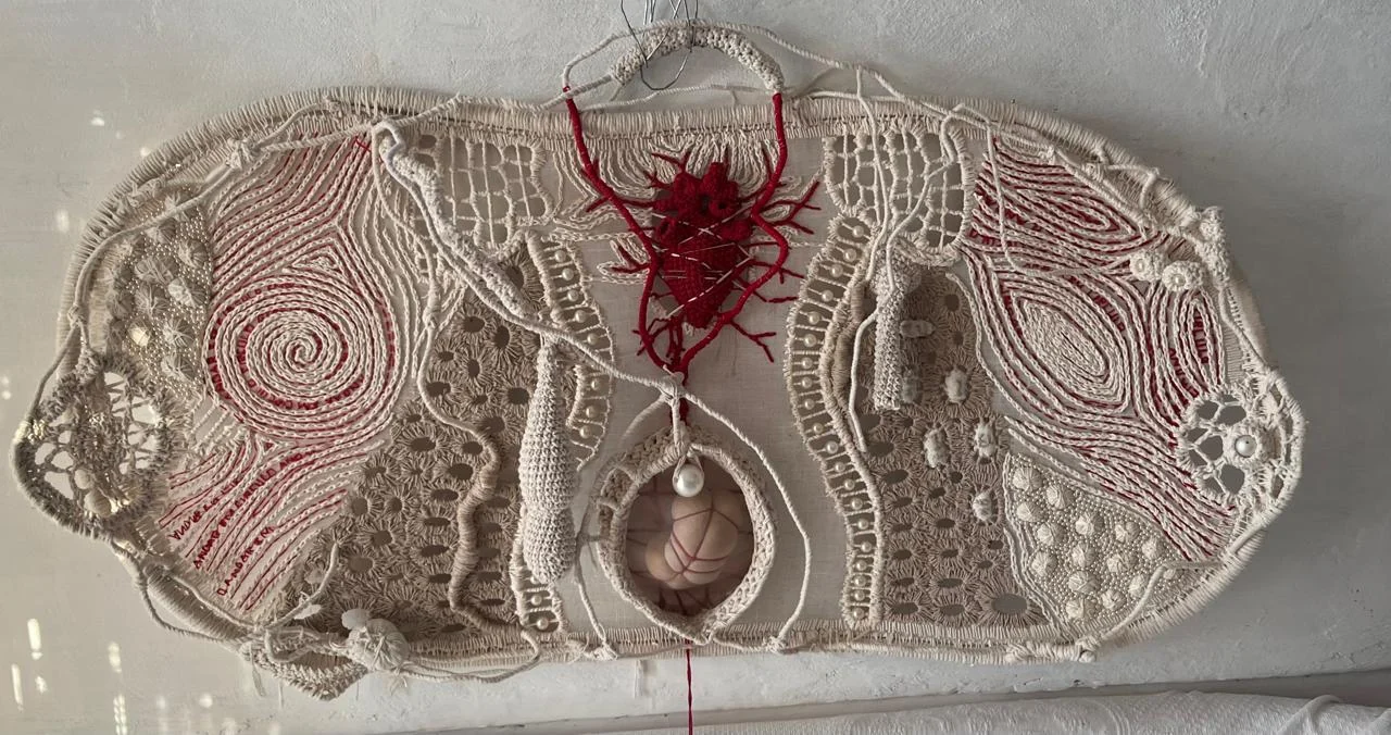 Marlene Barros transforma técnicas domésticas em arte no CCBB SP