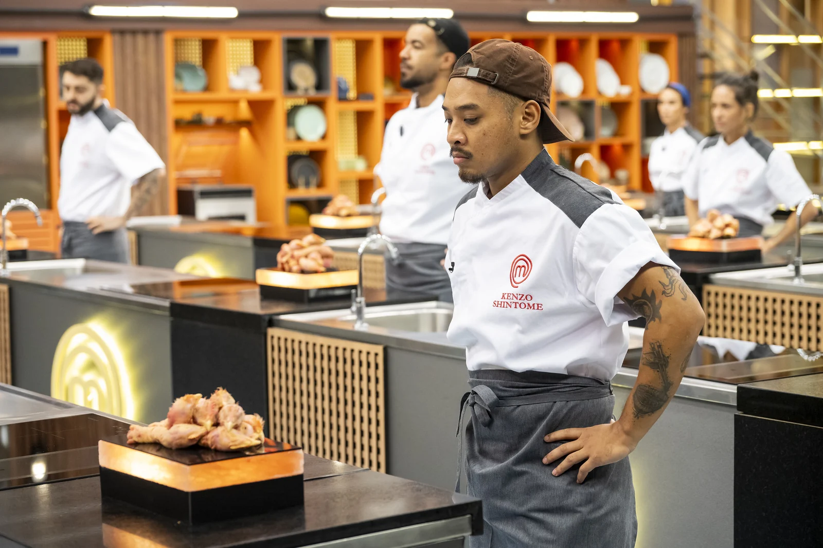 MasterChef Profissionais testa chefs com cabeças de frango e vinho