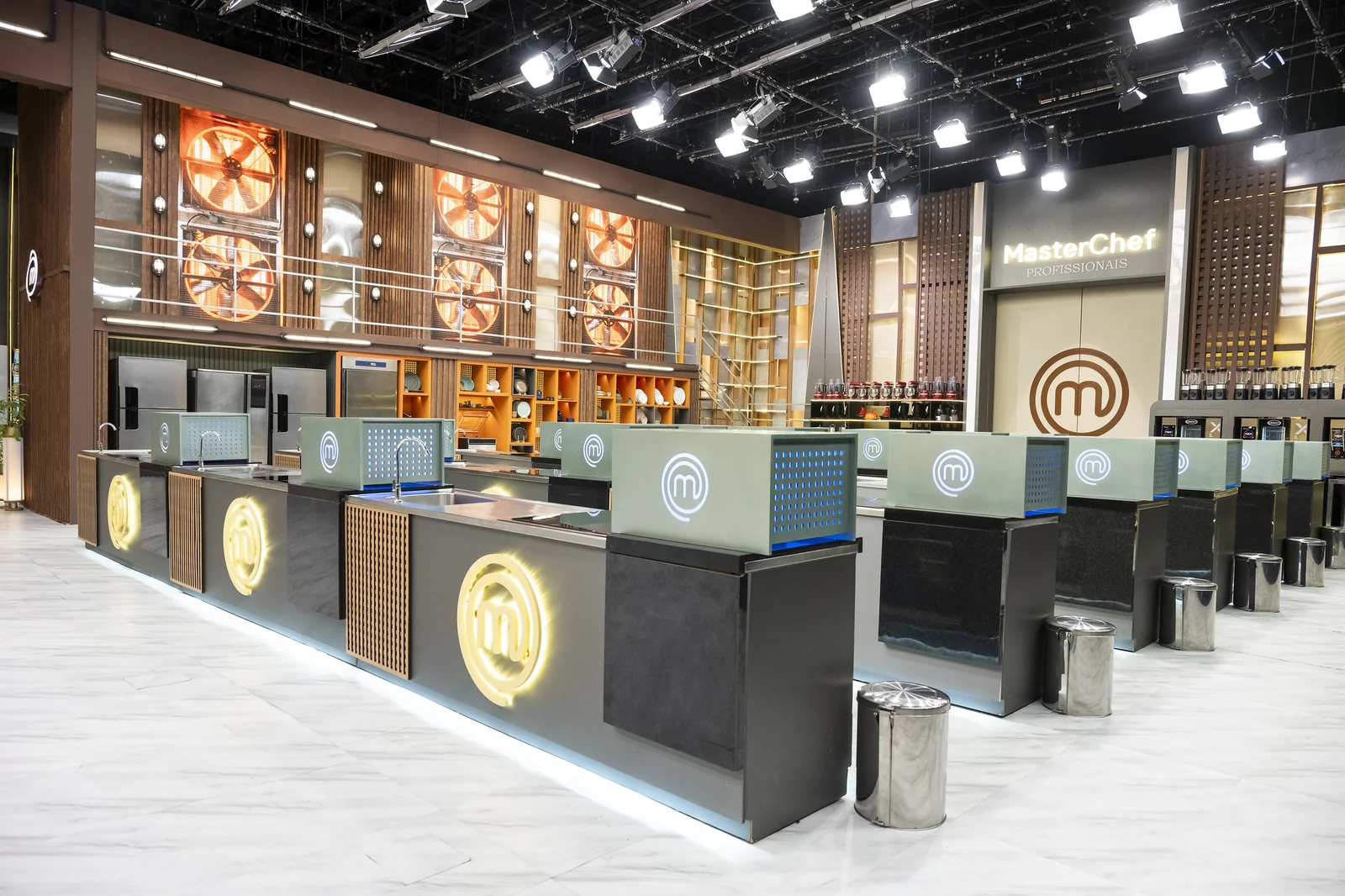 MasterChef Profissionais testa chefs com cabeças de frango e vinho
