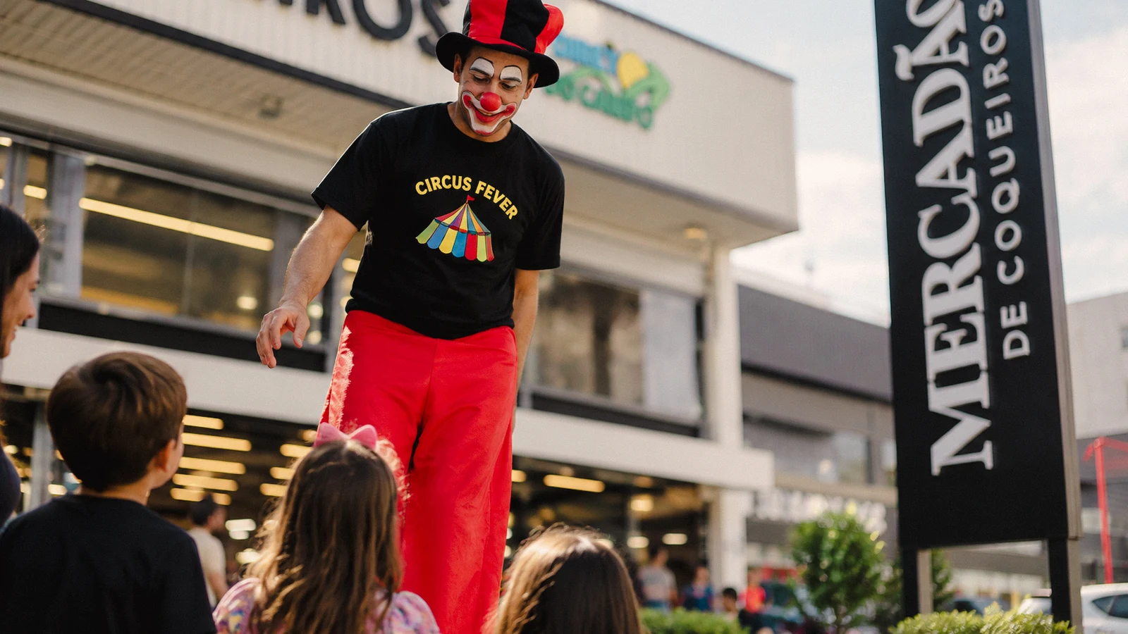 Mercadão de Coqueiros recebe show circense gratuito no Dia das Crianças mercadao de coqueiros recebe show circense gratuito no dia das criancas featured