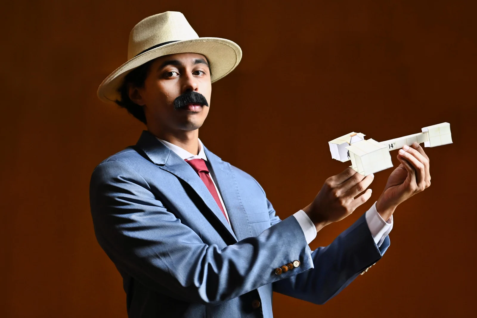 Ópera de Cyro Delvizio revela o homem por trás de Santos Dumont
