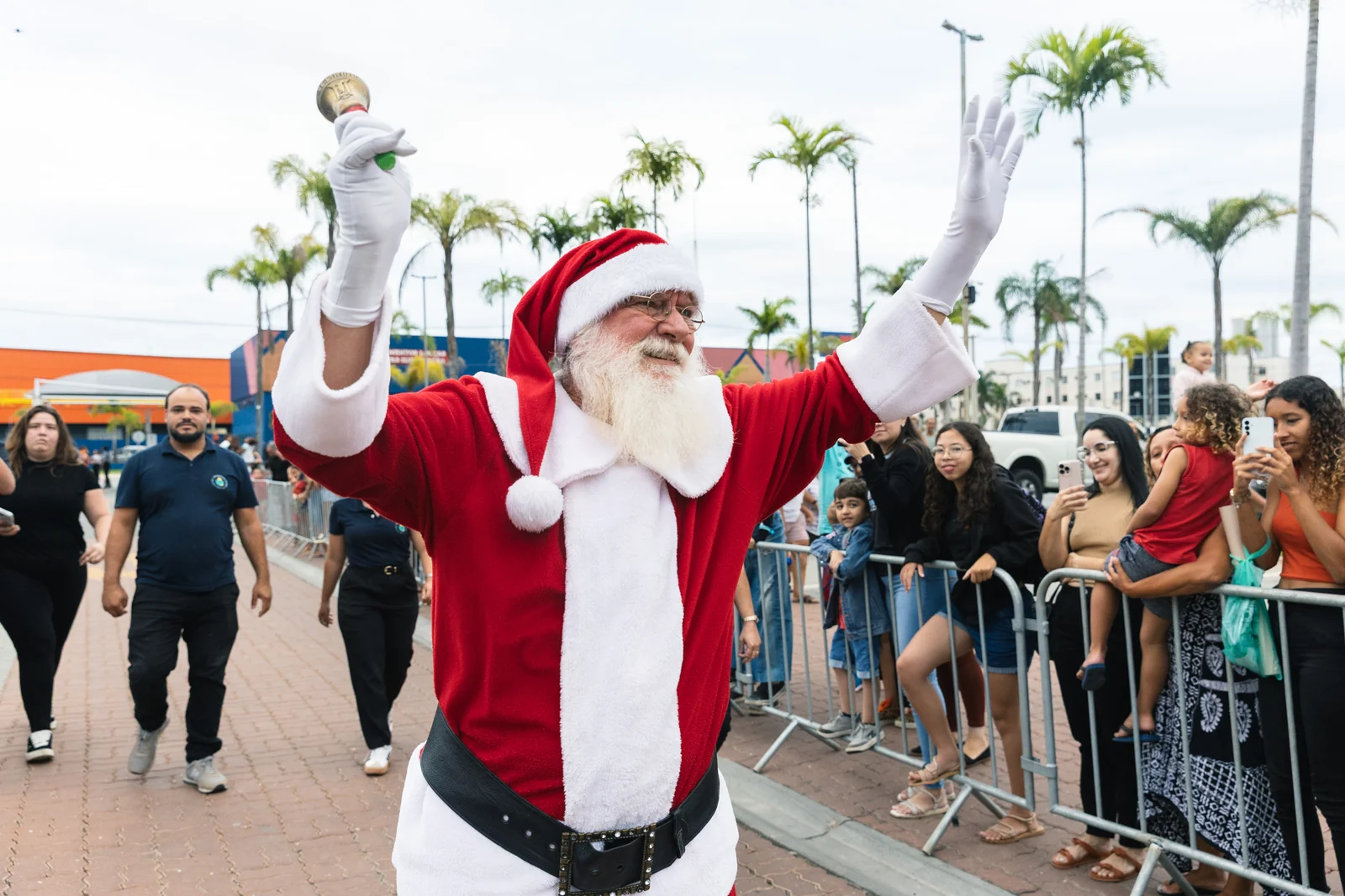 Papai Noel chega de helicóptero a Rio das Ostras neste sábado