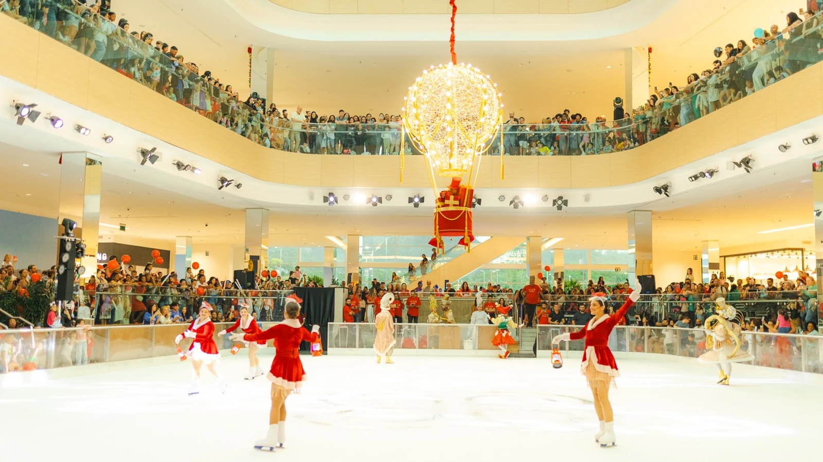 parkjacarepagua celebra 5 anos com show no gelo e sorteio de carros featured