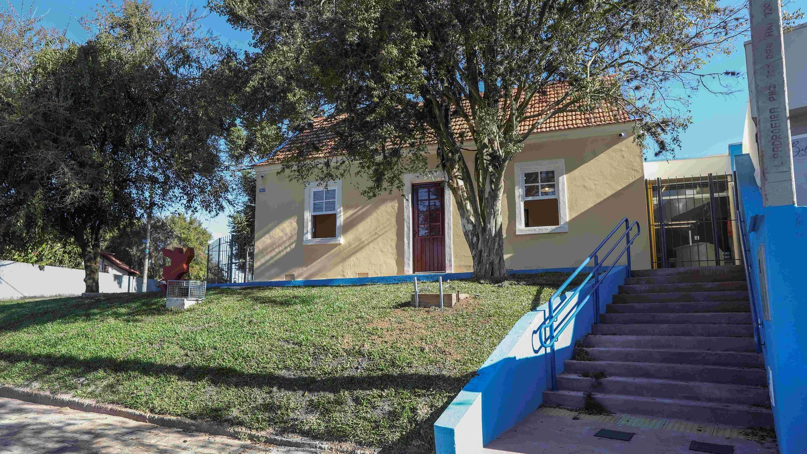 projeto leva poesia gratuita e debate literario aos jovens em curitiba featured