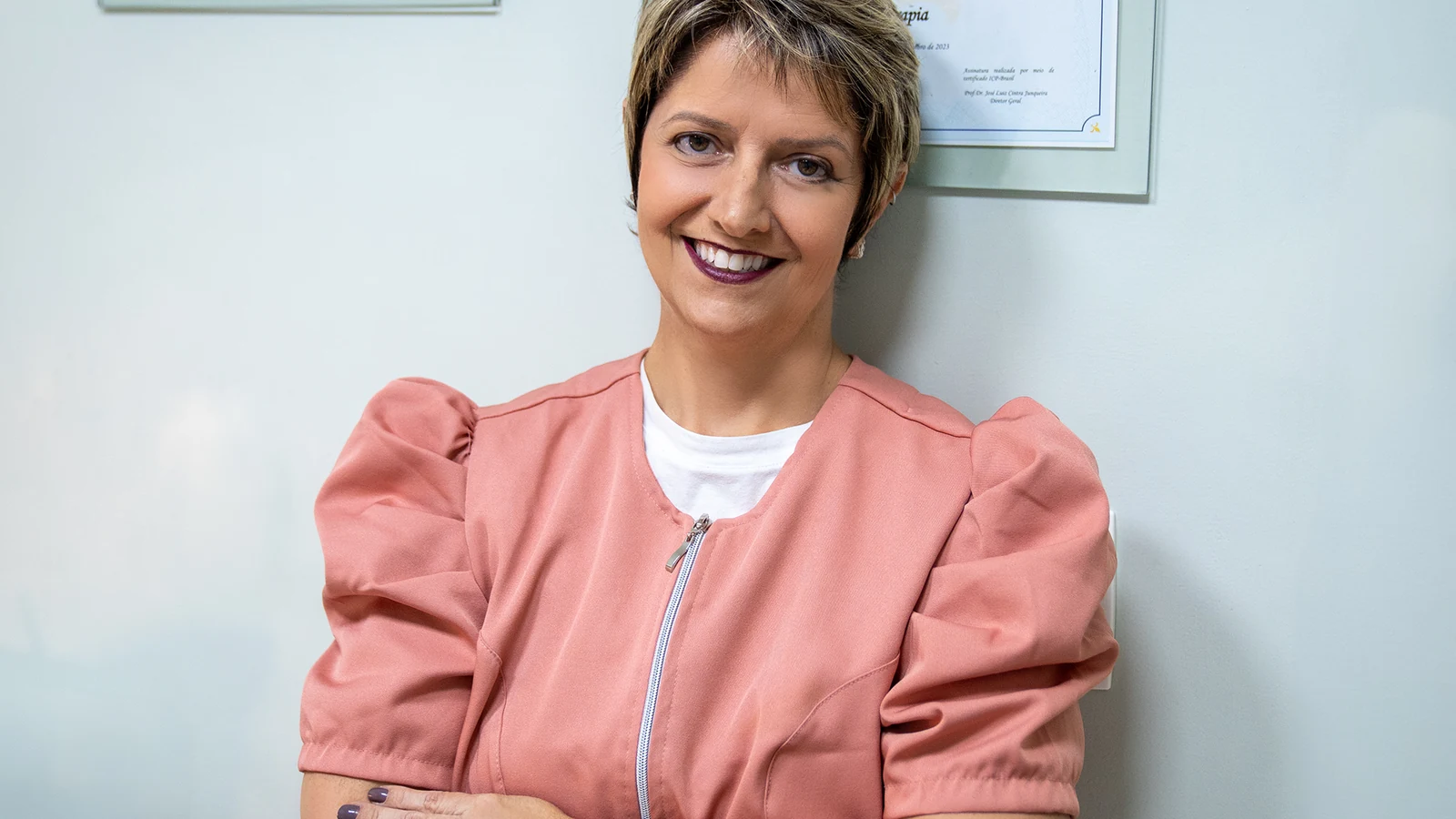 queda hormonal na menopausa desgasta dentes e afeta saude bucal featured