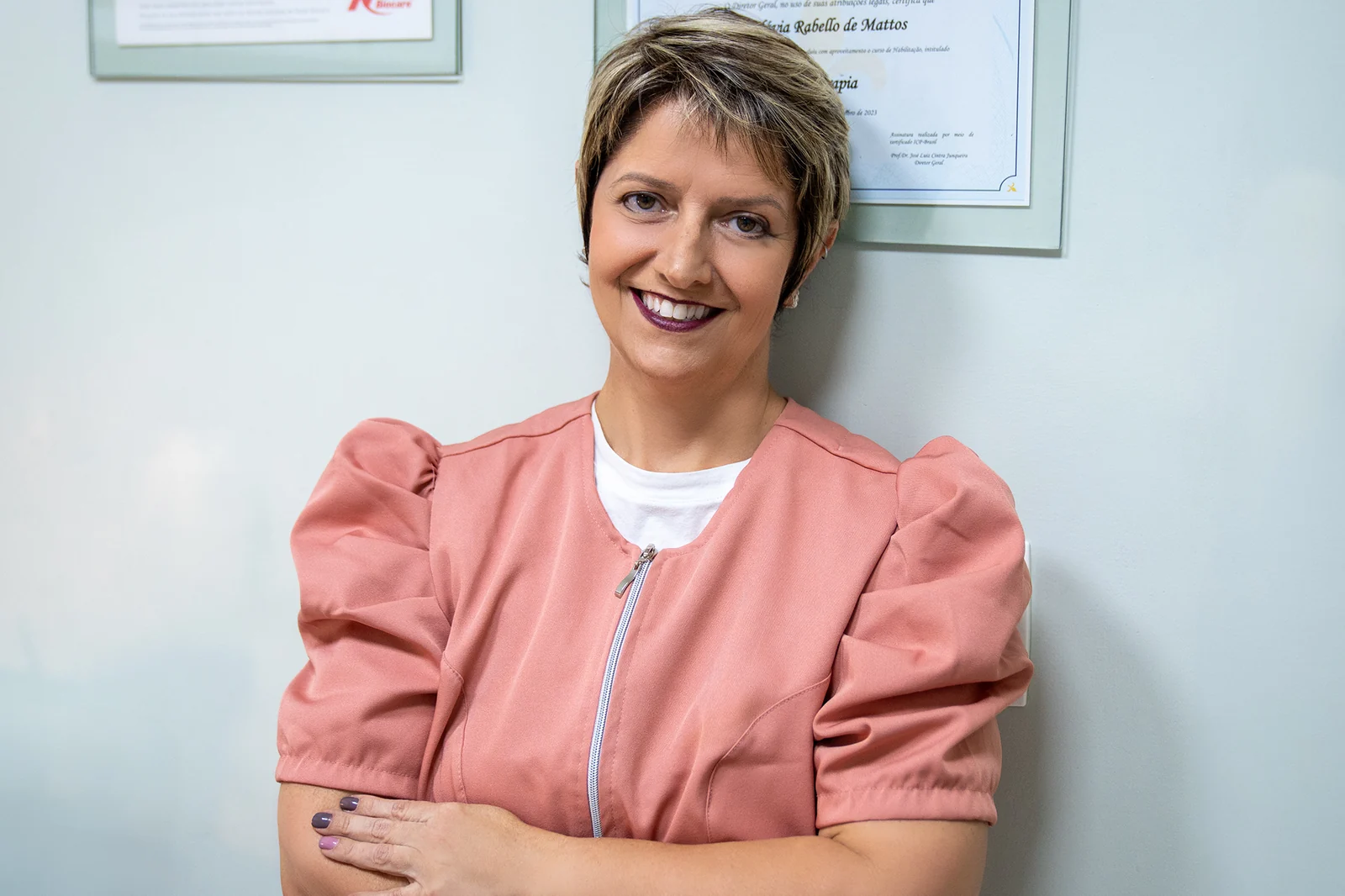 Queda hormonal na menopausa desgasta dentes e afeta saúde bucal