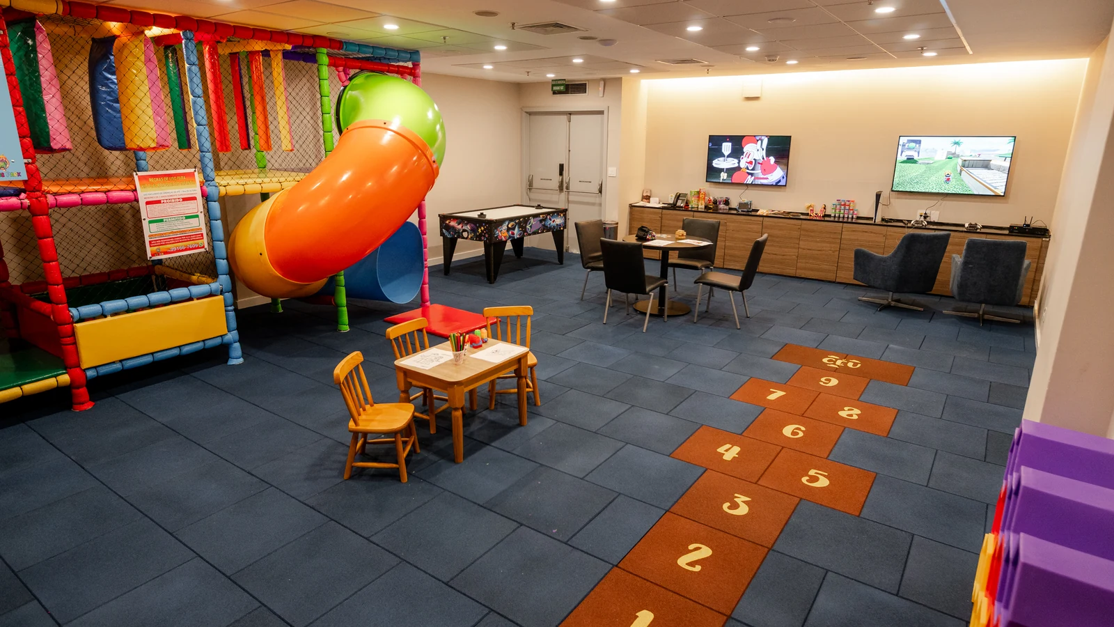 radisson barra tera programacao de dia das criancas com tema de circo featured