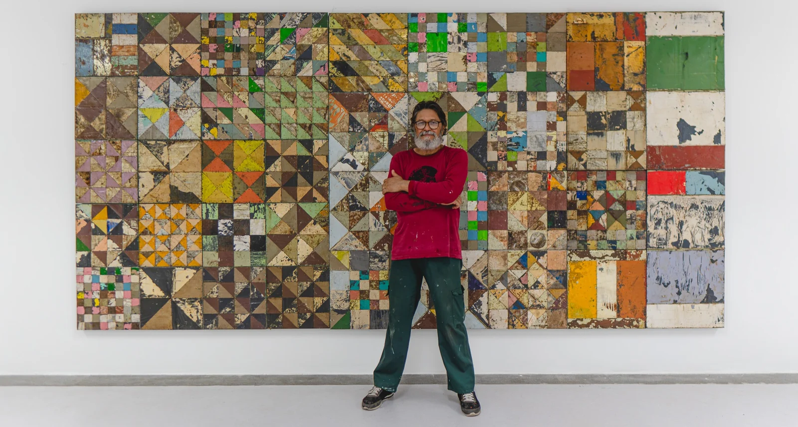 Raimundo Rodriguez reúne assemblages de grande escala em Nova Iguaçu