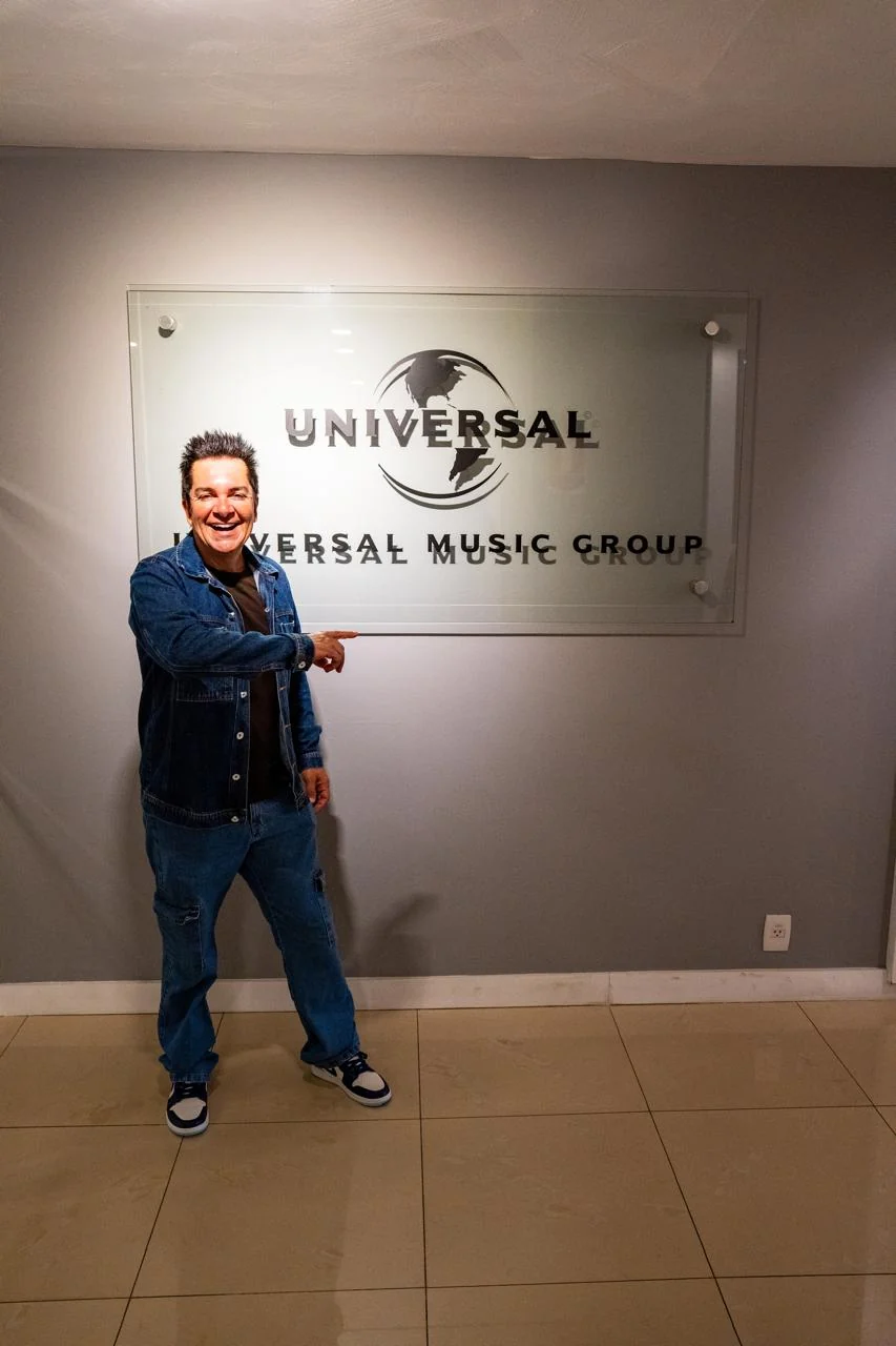 Régis Danese assina com a Universal Music e lança audiovisual inédito 1 Régis Danese assina com a Universal Music e lança audiovisual inédito