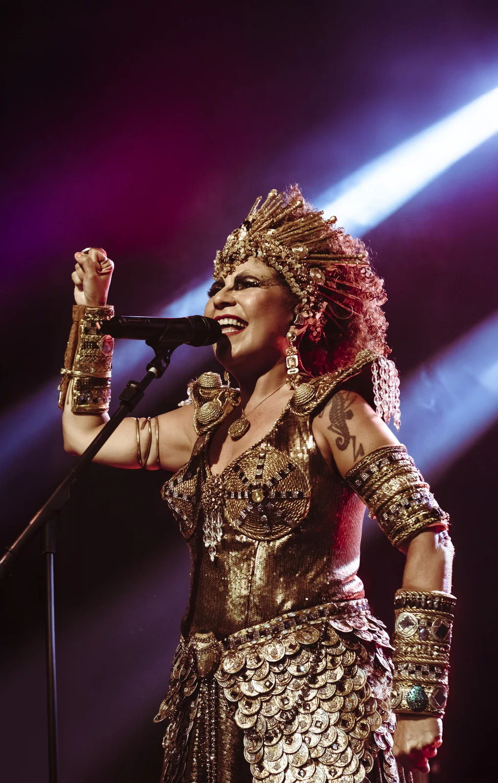 Rita Benneditto leva o aclamado show Tecnomacumba ao Circo Voador