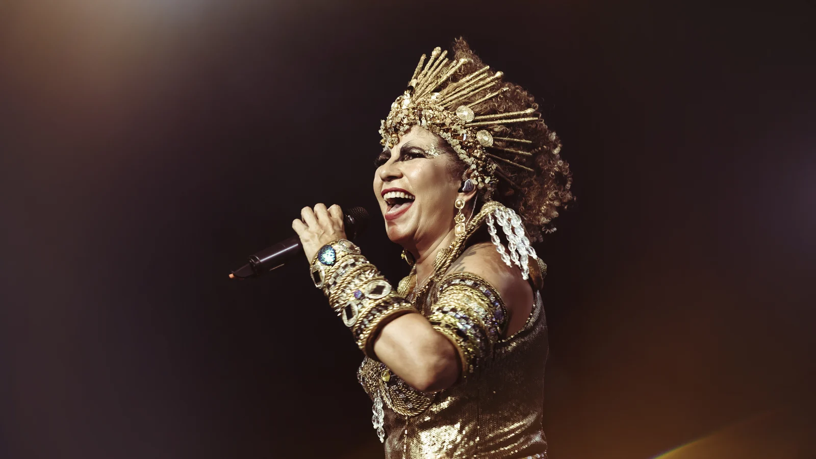 Rita Benneditto leva o aclamado show Tecnomacumba ao Circo Voador