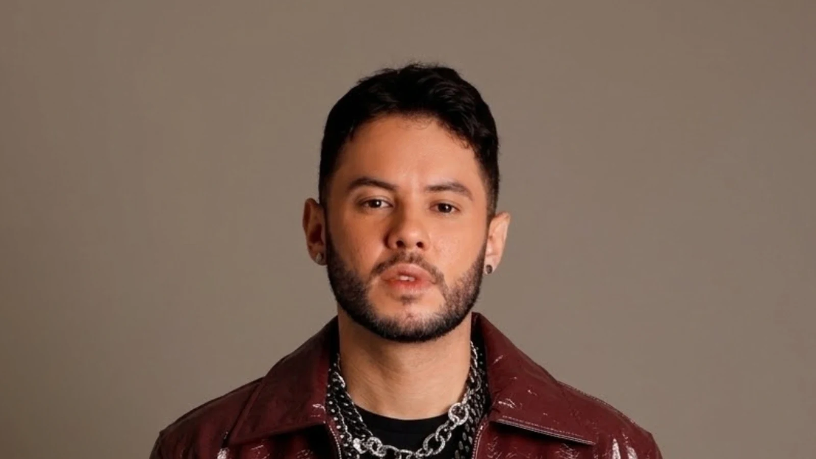 Rodrigo Drade apresenta nova fase solo em noite de samba no Rio Scenarium rodrigo drade apresenta nova fase solo em noite de samba no rio scenarium featured
