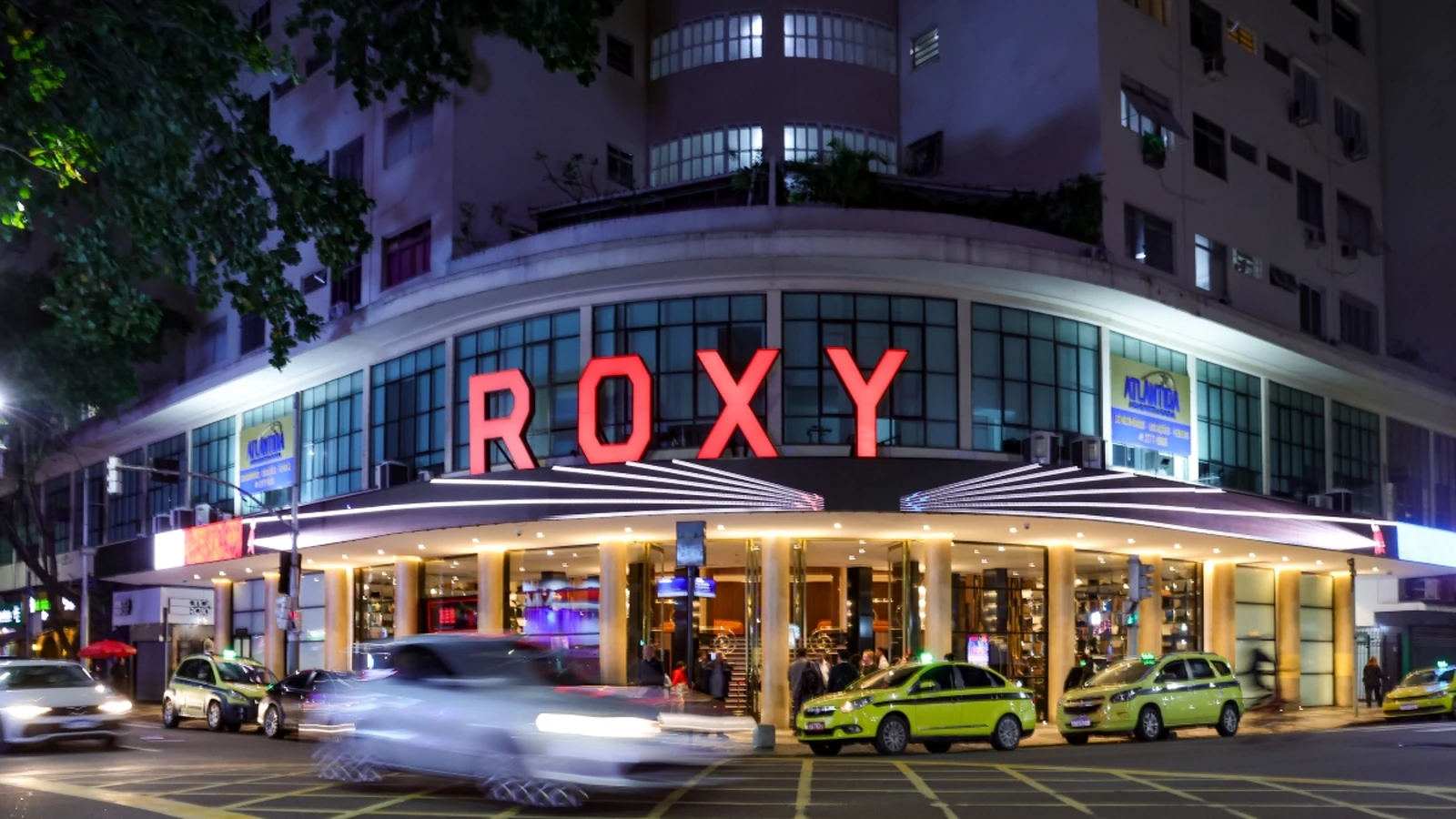 roxy completa dois anos como potencia cultural e turistica de copacabana featured