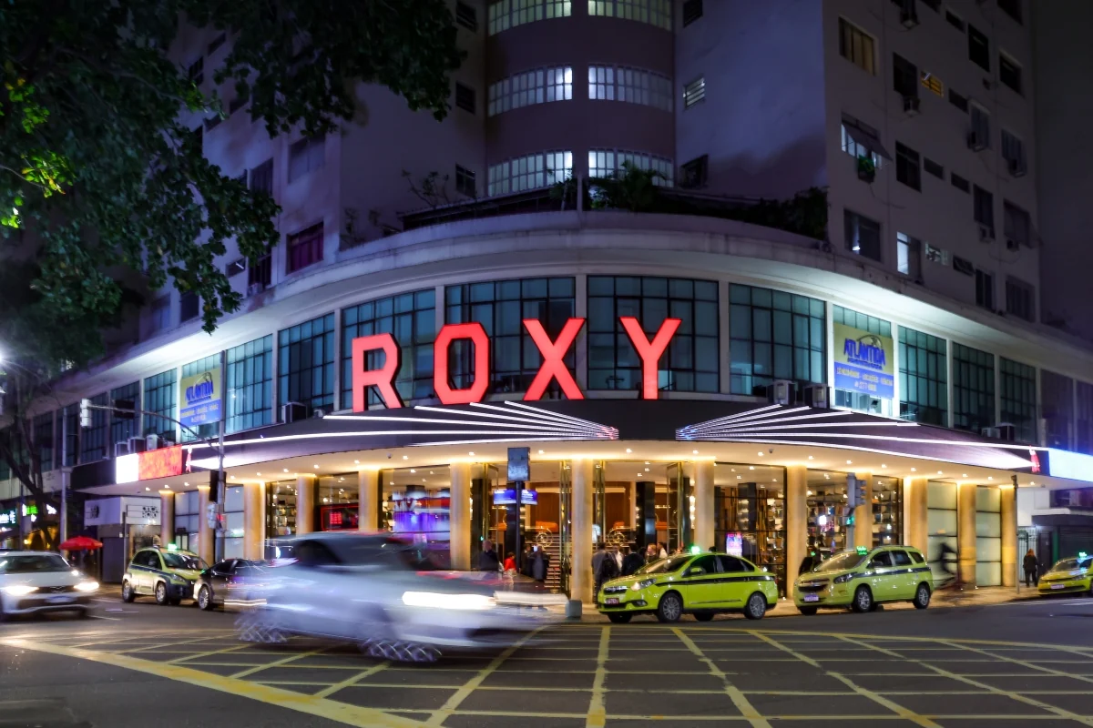 Roxy completa dois anos como potência cultural e turística de Copacabana